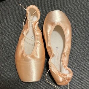 Gay or minden yellow shank Pointe Shoes